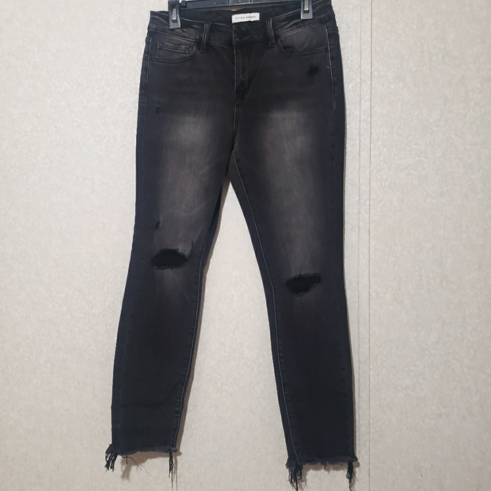 FLYING MONKEY....NEW....Women's Black Distressed Jeans....SIZE:29